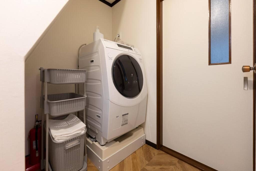 駐車場無料！静かな住宅街　５つの寝室でご家族でゆっくりお過ごし頂けます　7台の寝具で最大14名様まで