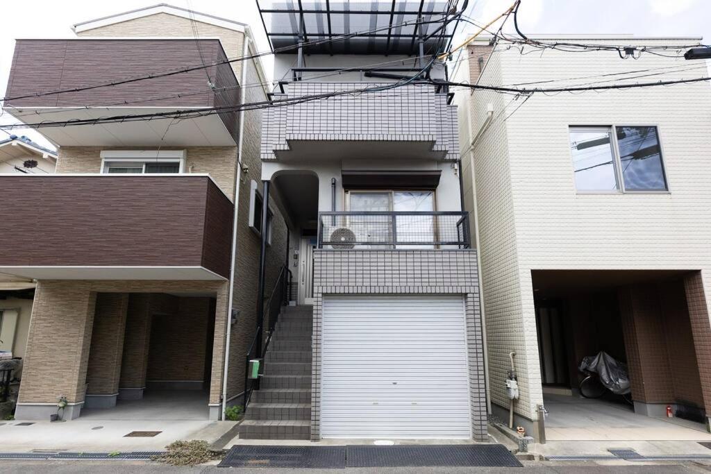 駐車場無料！静かな住宅街　５つの寝室でご家族でゆっくりお過ごし頂けます　7台の寝具で最大14名様まで